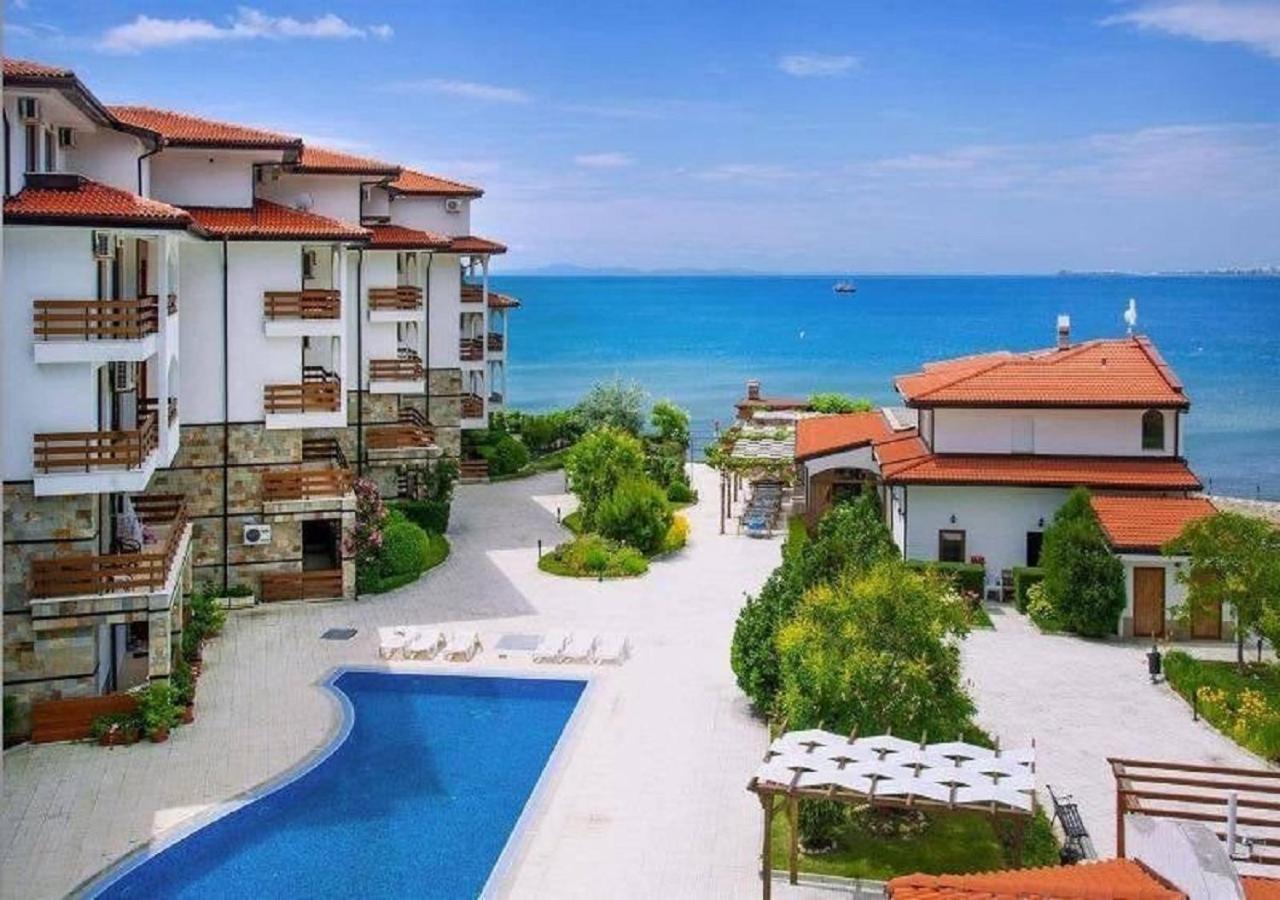 Robinson Beach Apartments Elenite Exteriör bild
